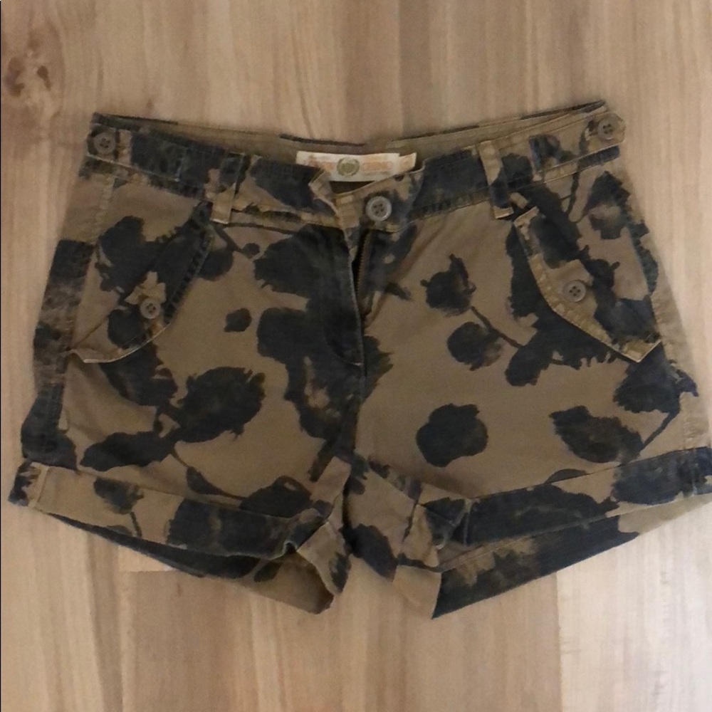 Print shorts
